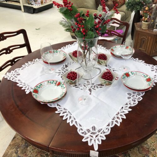 Festive Christmas tablescape with holly centerpiece - Affordable & sustainable holiday outfits with style guide